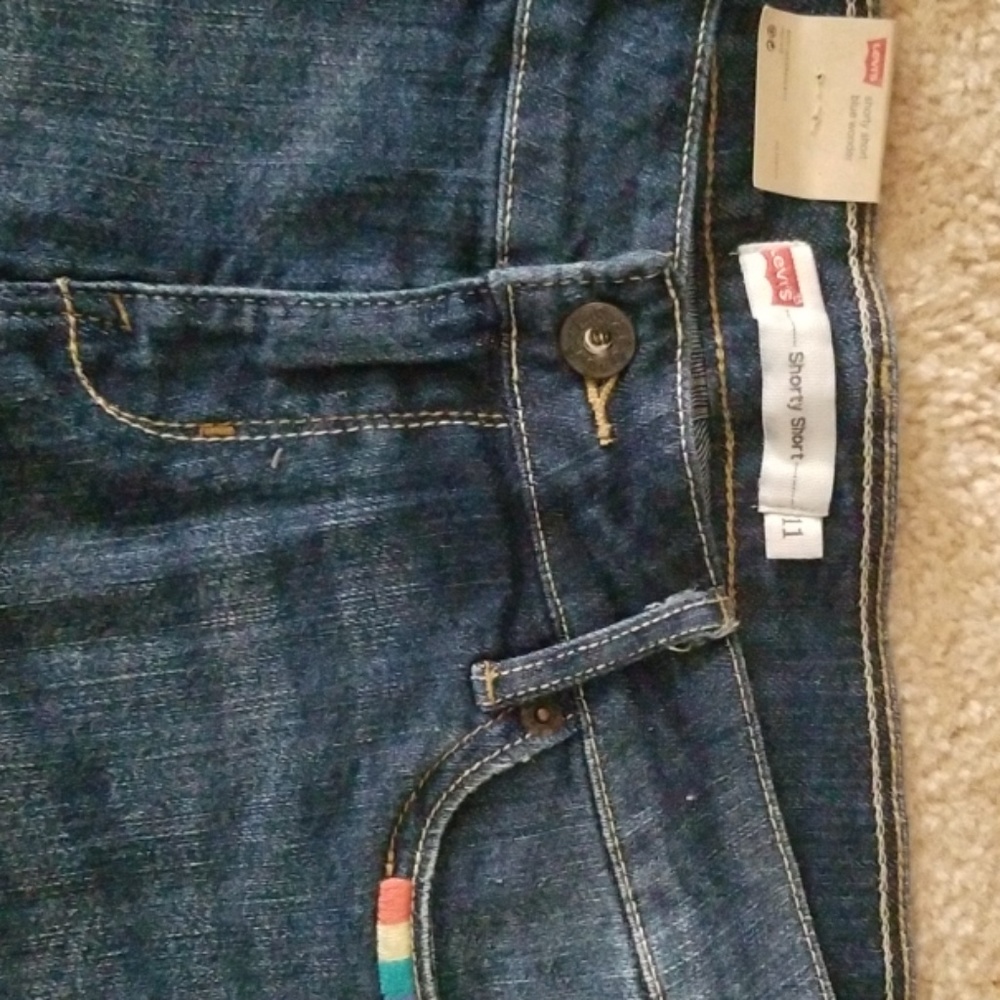 Levi's shorts - Picture 3 of 5